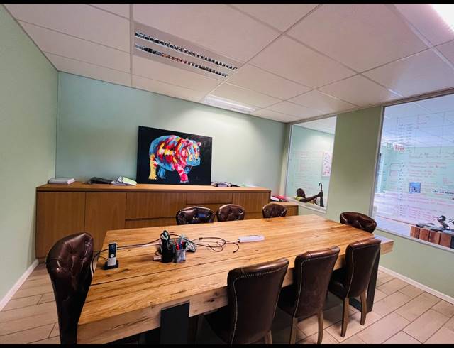 210M² OFFICE FOR SALE IN FOURWAYS GARDENS